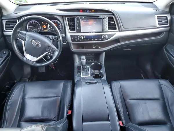 5TDJZRFH8JS550492 2018 TOYOTA HIGHLANDER - Image 8