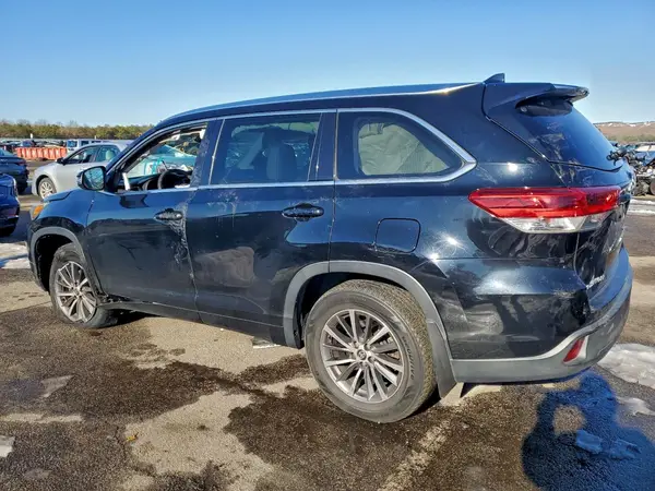 5TDJZRFH8JS551321 2018 TOYOTA HIGHLANDER - Image 2