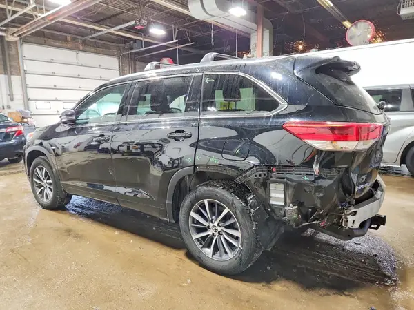 5TDJZRFH8JS551528 2018 TOYOTA HIGHLANDER - Image 2