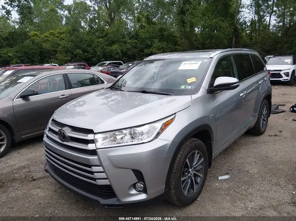 5TDJZRFH8JS552582 2018 TOYOTA HIGHLANDER - Image 2