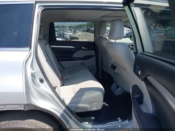 5TDJZRFH8JS552694 2018 TOYOTA HIGHLANDER - Image 8