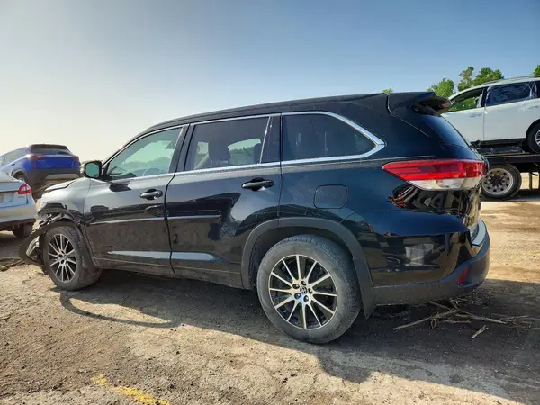 5TDJZRFH8JS554770 2018 TOYOTA HIGHLANDER - Image 2