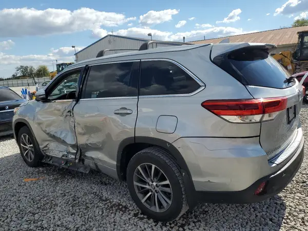 5TDJZRFH8JS555675 2018 TOYOTA HIGHLANDER - Image 2