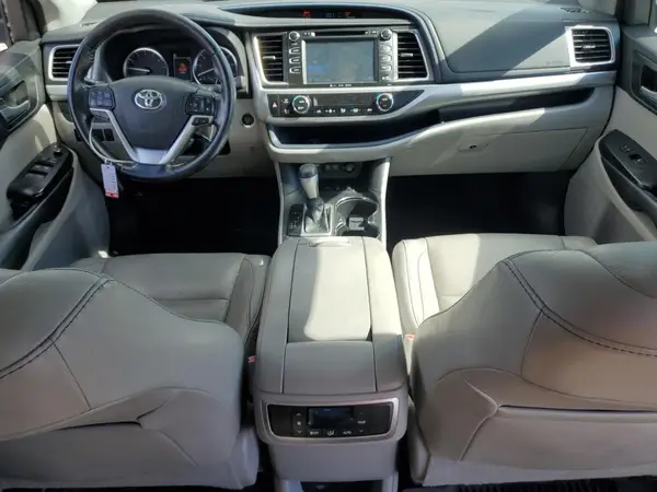 5TDJZRFH8JS555675 2018 TOYOTA HIGHLANDER - Image 8