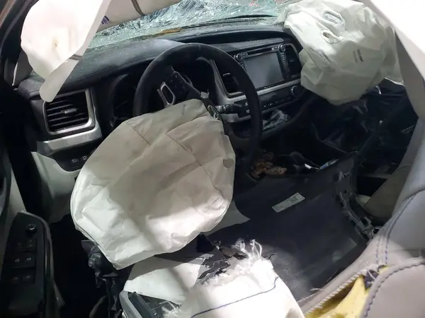 5TDJZRFH8JS555692 2018 TOYOTA HIGHLANDER - Image 8