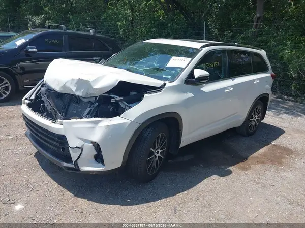 5TDJZRFH8JS555708 2018 TOYOTA HIGHLANDER - Image 2