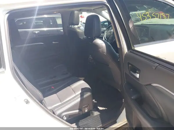 5TDJZRFH8JS555708 2018 TOYOTA HIGHLANDER - Image 8