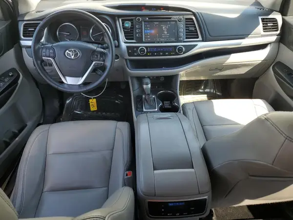 5TDJZRFH8JS555806 2018 TOYOTA HIGHLANDER - Image 8