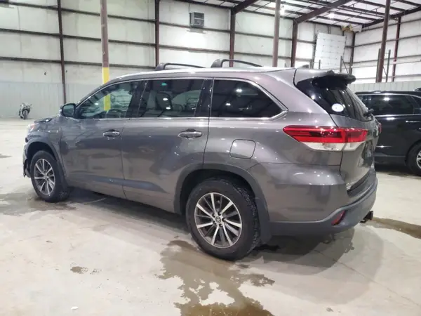 5TDJZRFH8JS556874 2018 TOYOTA HIGHLANDER - Image 2