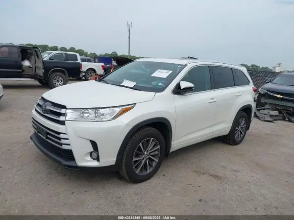 5TDJZRFH8JS557569 2018 TOYOTA HIGHLANDER - Image 2