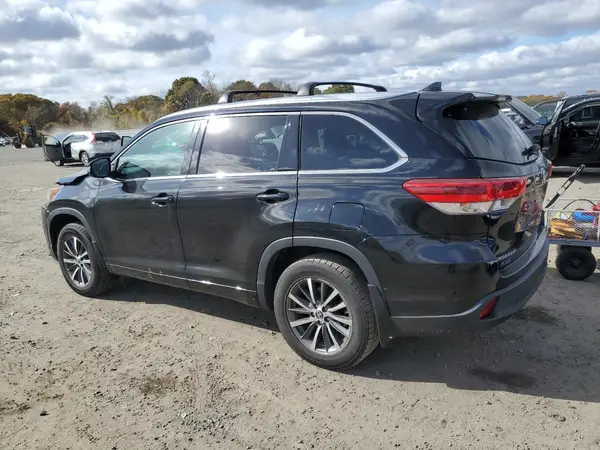 5TDJZRFH8JS558849 2018 TOYOTA HIGHLANDER - Image 2