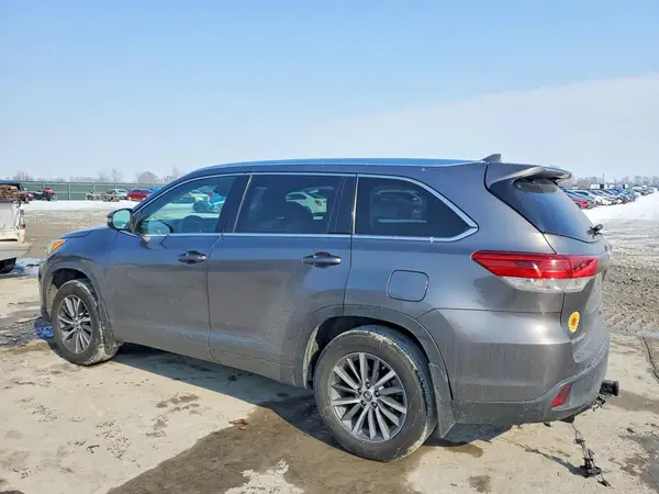 5TDJZRFH8JS559516 2018 TOYOTA HIGHLANDER - Image 2