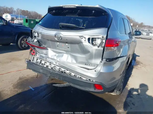 2018 TOYOTA HIGHLANDER auction photo 6