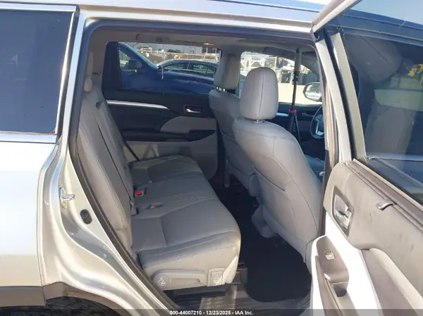 5TDJZRFH8JS560231 2018 TOYOTA HIGHLANDER - Image 8