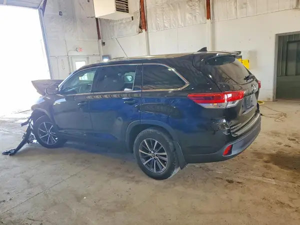 5TDJZRFH8JS560911 2018 TOYOTA HIGHLANDER - Image 2
