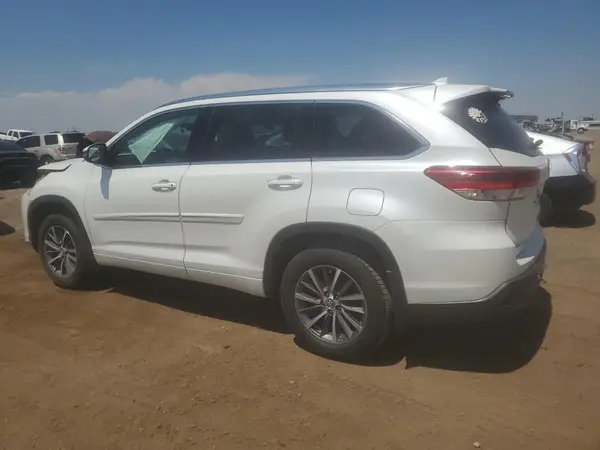 5TDJZRFH8JS801530 2018 TOYOTA HIGHLANDER - Image 2