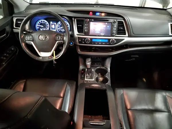 5TDJZRFH8JS803214 2018 TOYOTA HIGHLANDER - Image 8