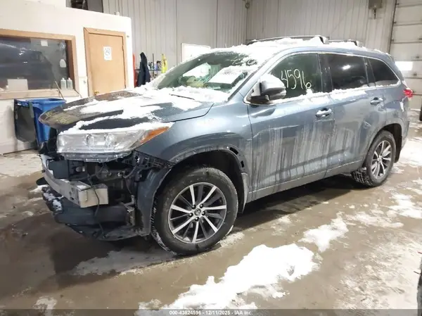 5TDJZRFH8JS808462 2018 TOYOTA HIGHLANDER - Image 2