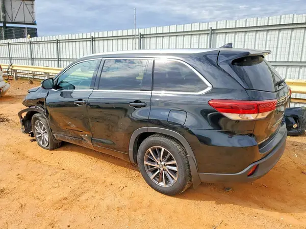 5TDJZRFH8JS809806 2018 TOYOTA HIGHLANDER - Image 2