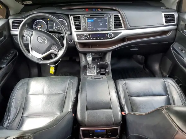5TDJZRFH8JS809806 2018 TOYOTA HIGHLANDER - Image 8