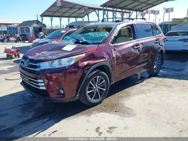 5TDJZRFH8JS810020 2018 TOYOTA HIGHLANDER - Image 2