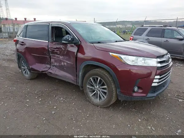 5TDJZRFH8JS812656 2018 TOYOTA HIGHLANDER - Image 1