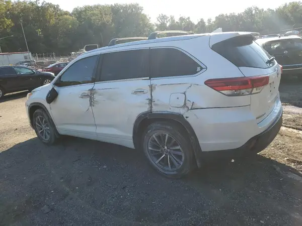 5TDJZRFH8JS814388 2018 TOYOTA HIGHLANDER - Image 2