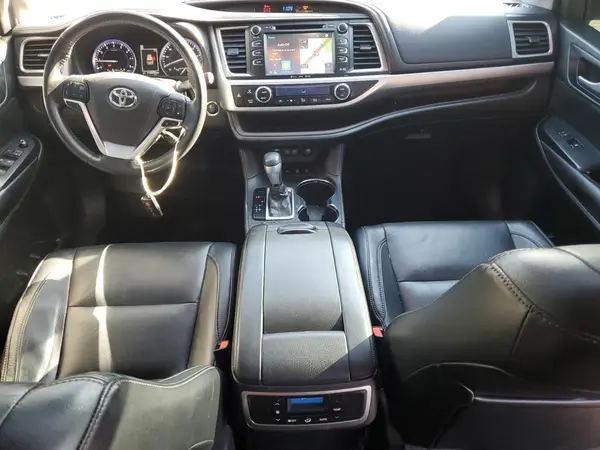 5TDJZRFH8JS814388 2018 TOYOTA HIGHLANDER - Image 8