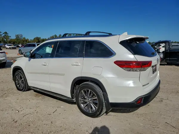 5TDJZRFH8JS817002 2018 TOYOTA HIGHLANDER - Image 2