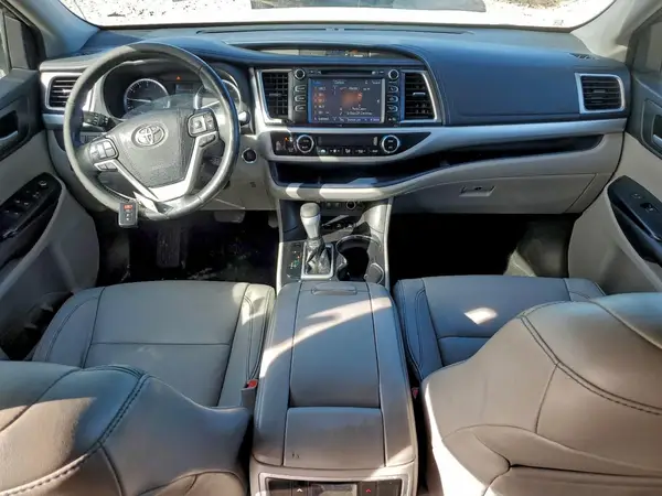 5TDJZRFH8JS817002 2018 TOYOTA HIGHLANDER - Image 8