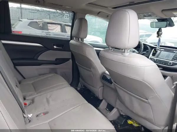 5TDJZRFH8JS822622 2018 TOYOTA HIGHLANDER - Image 8