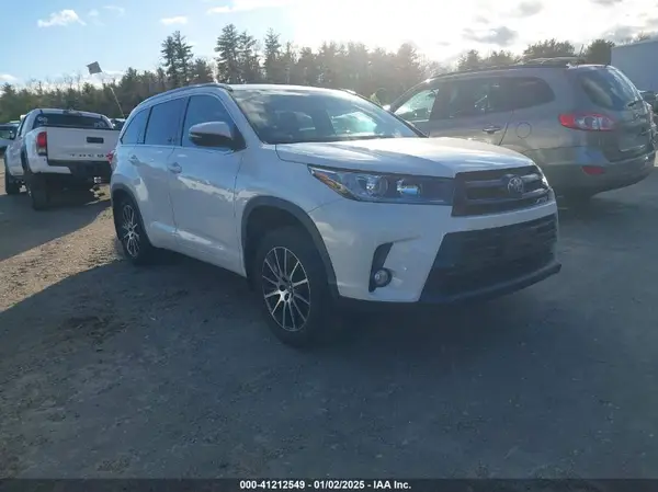 5TDJZRFH8JS826833 2018 TOYOTA HIGHLANDER - Image 1