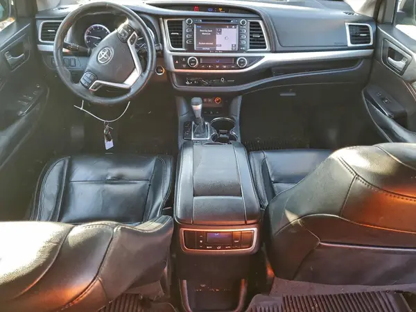 5TDJZRFH8JS829070 2018 TOYOTA HIGHLANDER - Image 8