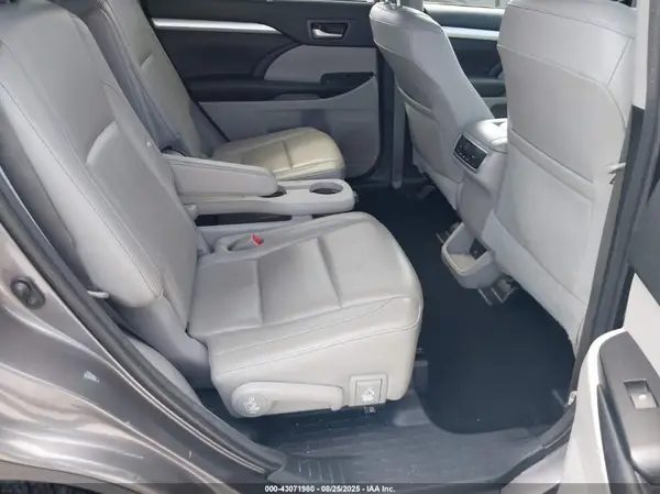 5TDJZRFH8JS831482 2018 TOYOTA HIGHLANDER - Image 8