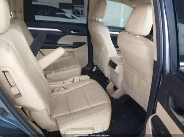 5TDJZRFH8JS832423 2018 TOYOTA HIGHLANDER - Image 8