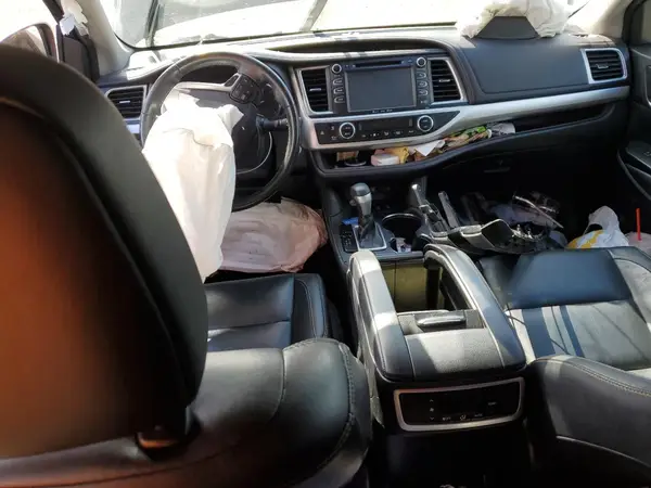 5TDJZRFH8JS832549 2018 TOYOTA HIGHLANDER - Image 8