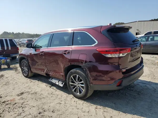 5TDJZRFH8JS837718 2018 TOYOTA HIGHLANDER - Image 2
