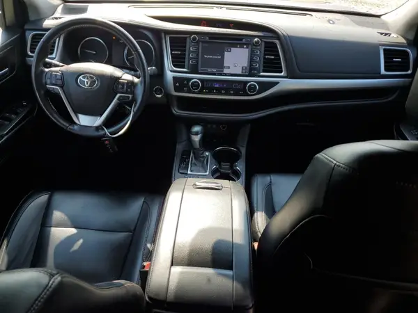 5TDJZRFH8JS837718 2018 TOYOTA HIGHLANDER - Image 8