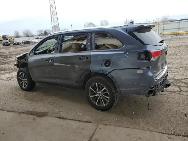 5TDJZRFH8JS840487 2018 TOYOTA HIGHLANDER - Image 2