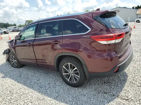 5TDJZRFH8JS845804 2018 TOYOTA HIGHLANDER - Image 2