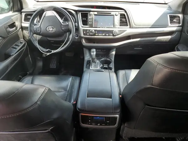 5TDJZRFH8JS845804 2018 TOYOTA HIGHLANDER - Image 8