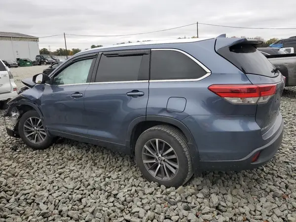 5TDJZRFH8JS846015 2018 TOYOTA HIGHLANDER - Image 2