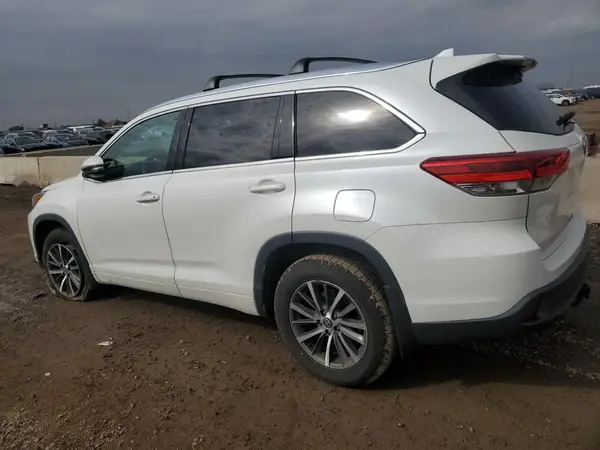 5TDJZRFH8JS848041 2018 TOYOTA HIGHLANDER - Image 2