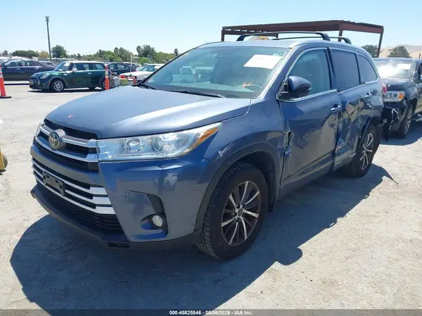 5TDJZRFH8JS850274 2018 TOYOTA HIGHLANDER - Image 2