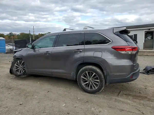 5TDJZRFH8JS853787 2018 TOYOTA HIGHLANDER - Image 2