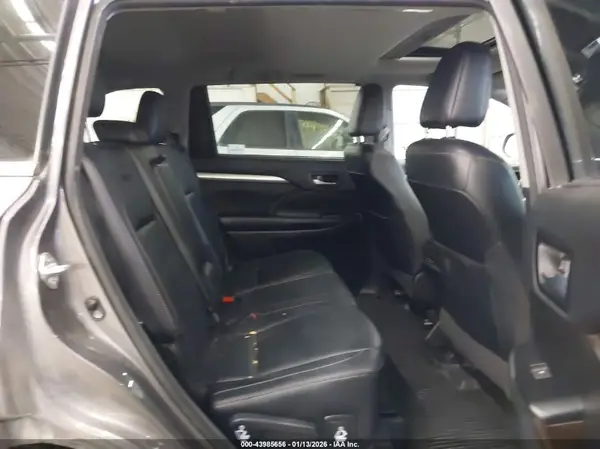 5TDJZRFH8JS855670 2018 TOYOTA HIGHLANDER - Image 8