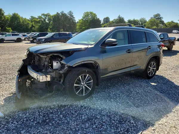 5TDJZRFH8JS856785 2018 TOYOTA HIGHLANDER - Image 1
