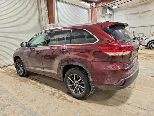 5TDJZRFH8JS857290 2018 TOYOTA HIGHLANDER - Image 2