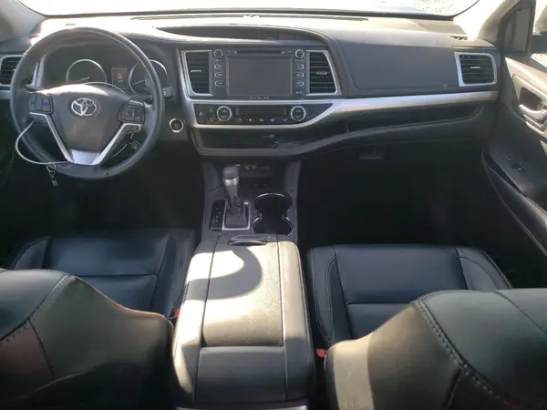 5TDJZRFH8JS859685 2018 TOYOTA HIGHLANDER - Image 8