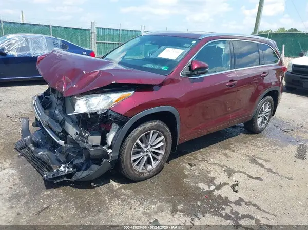 5TDJZRFH8JS861176 2018 TOYOTA HIGHLANDER - Image 2